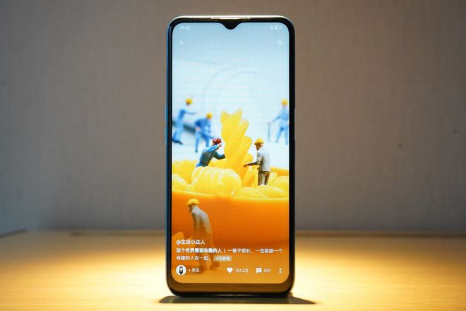 爱游戏体育APP官网入口这个5G手机续航有点夸张——realme 线评测