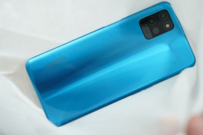 爱游戏体育APP官网入口这个5G手机续航有点夸张——realme 线评测(图5)